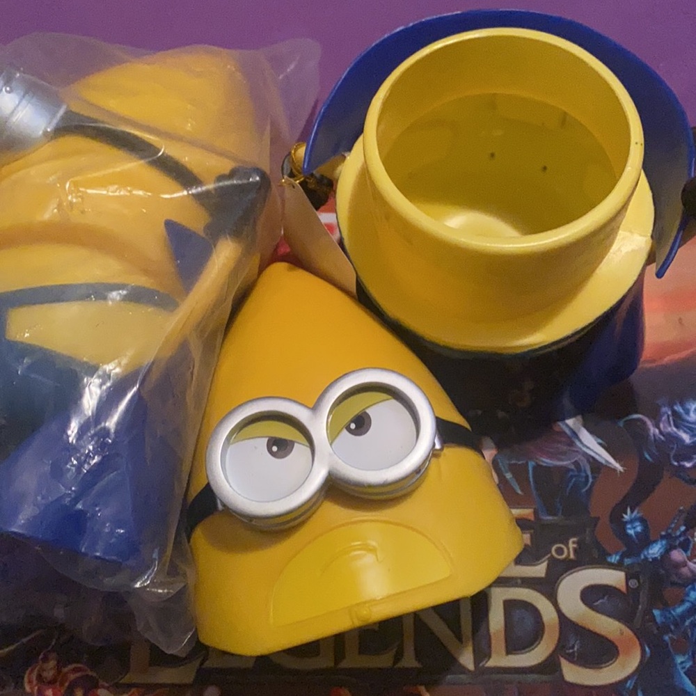 Despicable me minions popcorn bucket - Picture 2 of 2